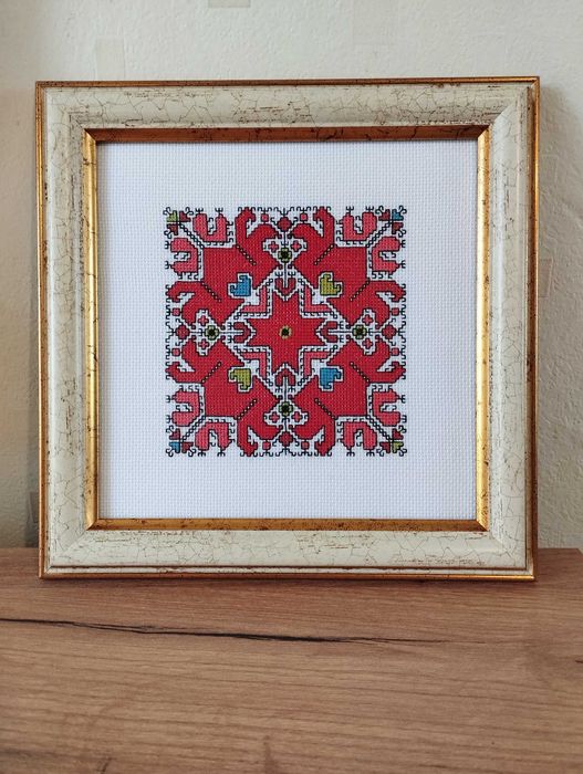 Ръчно бродирана българска шевица