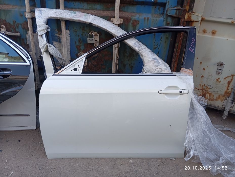 Передняя дверь Toyota Camry 40