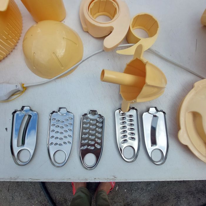 Продам кухонный  комбайн  на запчасти