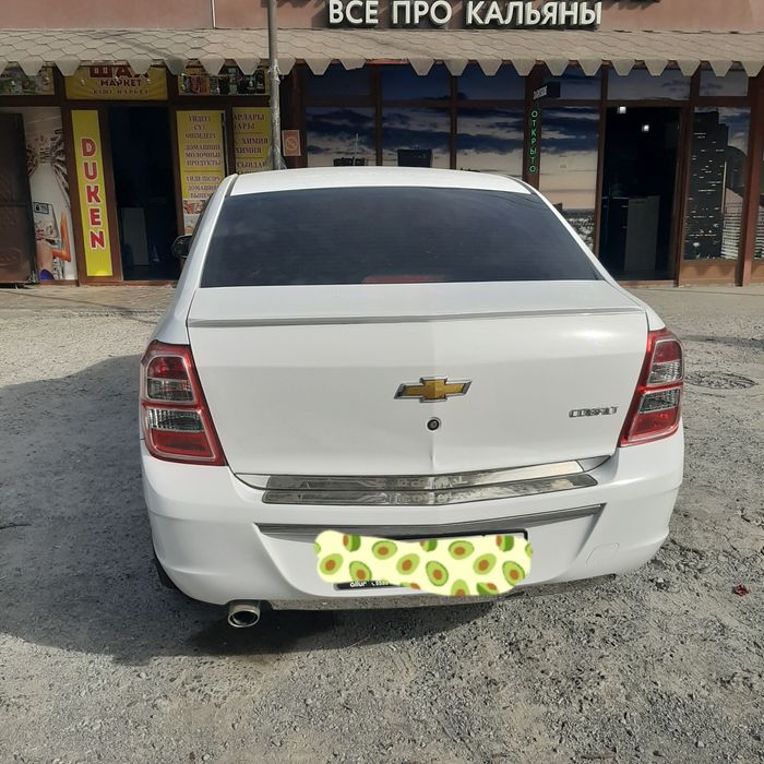 Шевролет Кобальт белый