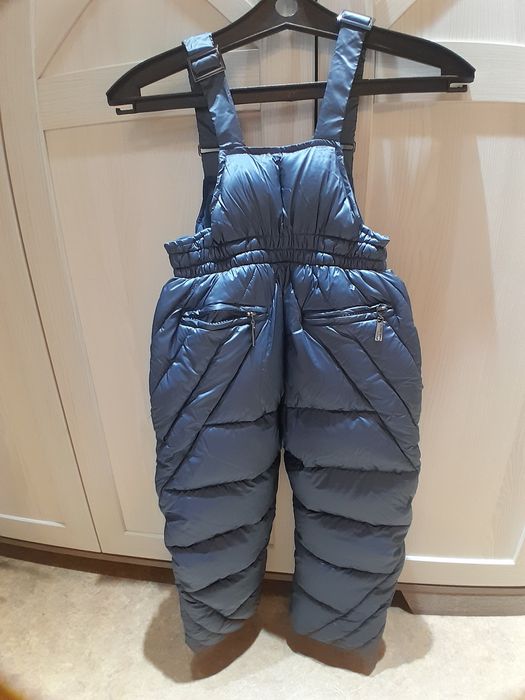 Продам зимний комбинезон на девочку