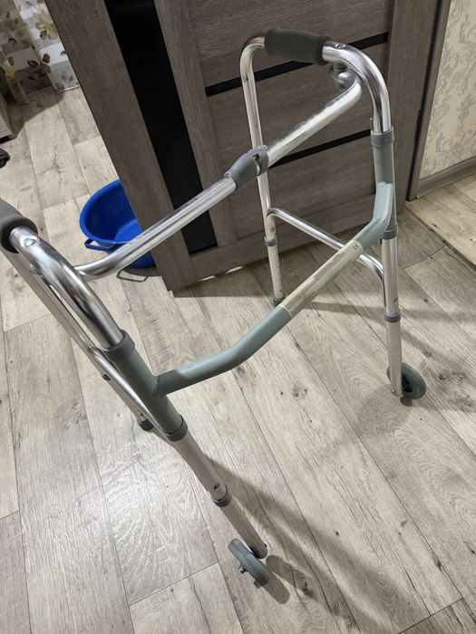 Продам ходунки с беде