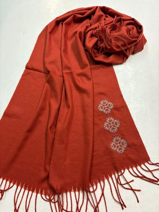 Елегантен шал с шевица