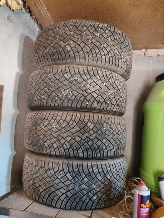 Продам зимний шины липучки NOKIAN
