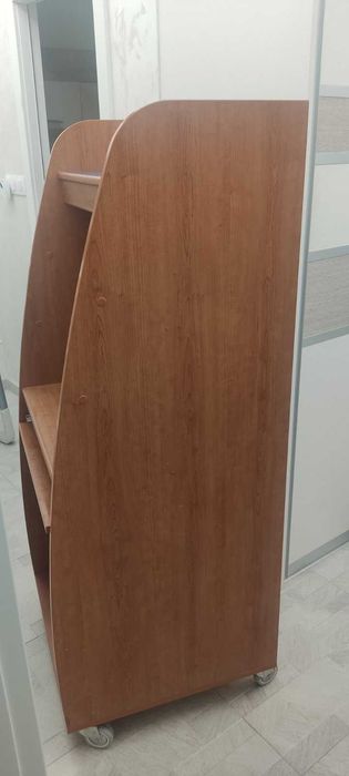 Бюро, шкаф за компютър, шкаф за монитор / телевизор