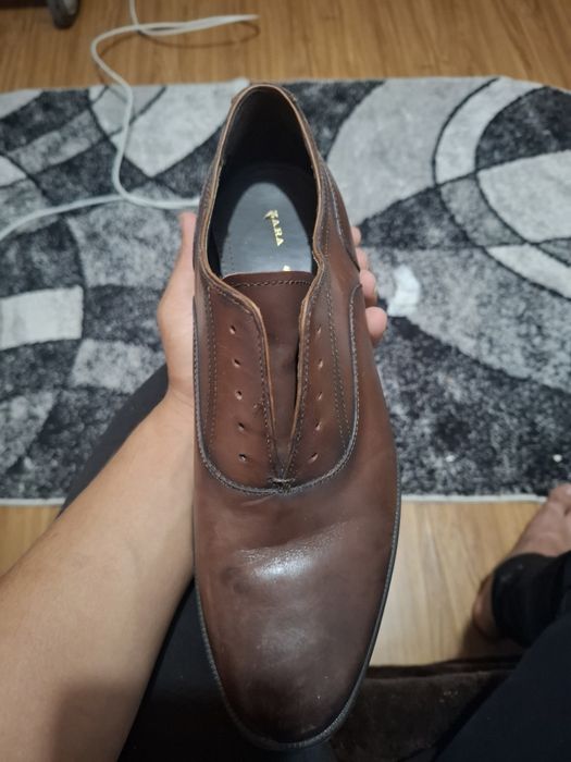 Vând o pereche de pantofi eleganți/casual-eleganți bărbați ZARA MAN, măsura 40, realizați din piele naturală de calitate într-o nuanță versatilă
