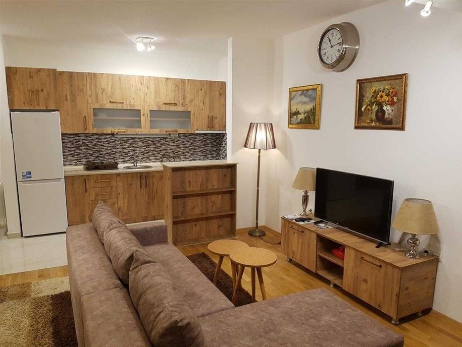 Двустаен имот в кв.Хладилника