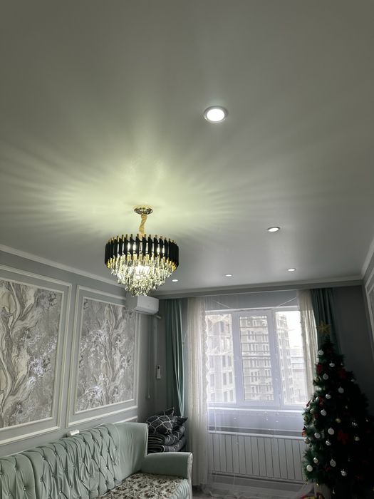 Люстра диван и ванный комплект