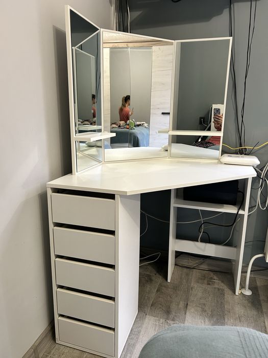 Тоалетка ъглова