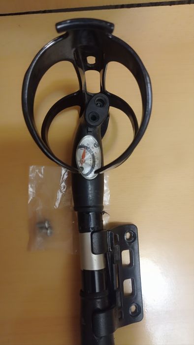 Велонасос с держателем бутылки