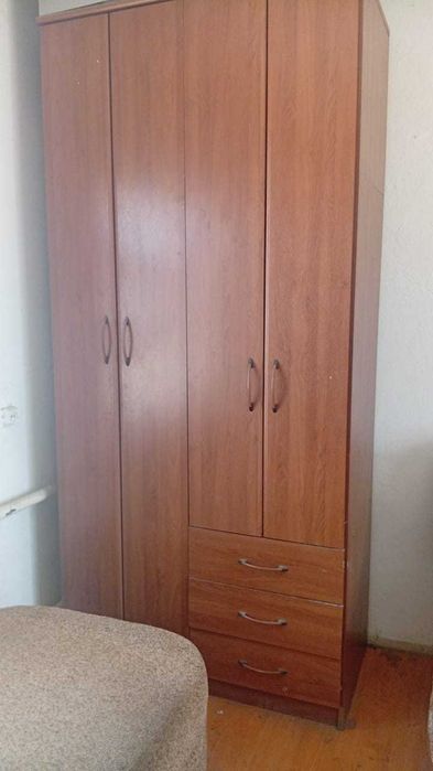 Шкаф высокий вместительный