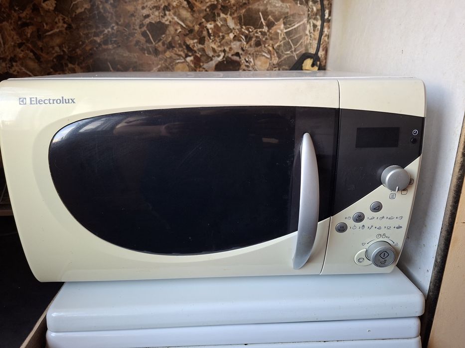 Микровълнова печка  Electrolux (За ремонт)