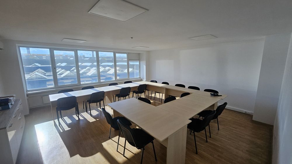 Închiriem 2 birouri x 40 mp împreună sau separat et.4/4 clădirea APIA,