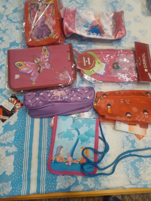 Несесери нови на добри цени с по 1,2, и 3 ципа.Много  здрави