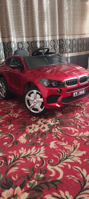 Bolalar mashinasi pulti bilan