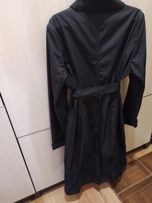 Продам плащ. Черного цвета