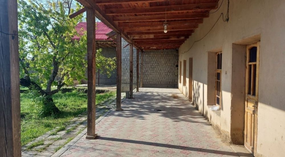 Uy sotiladi srochno real oladigonlar telefon qilelar