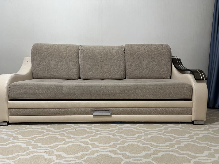 Диван для отдыха удобный