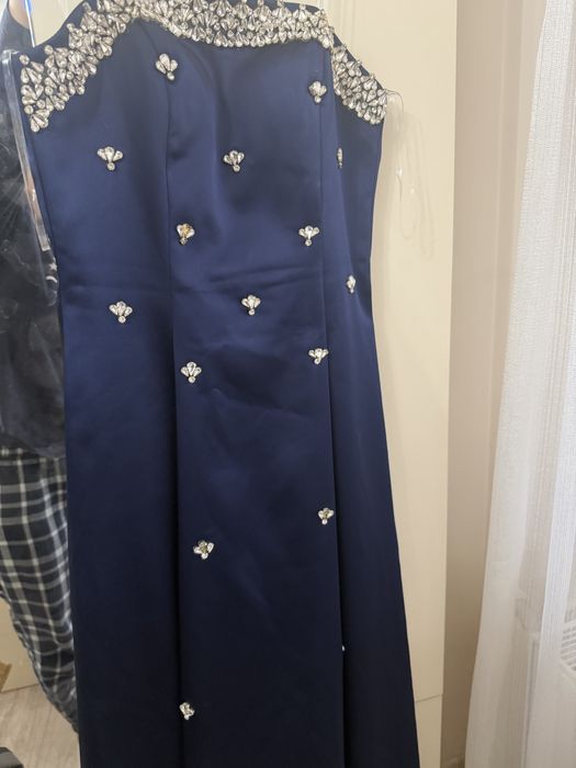 официална рокля с камъни