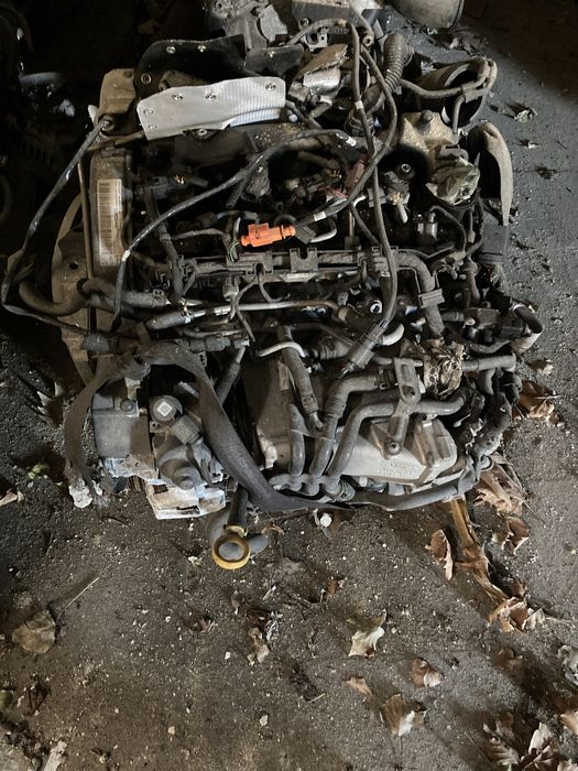 Продавам двигател 1.6 tdi CLHC и оборудване към него
