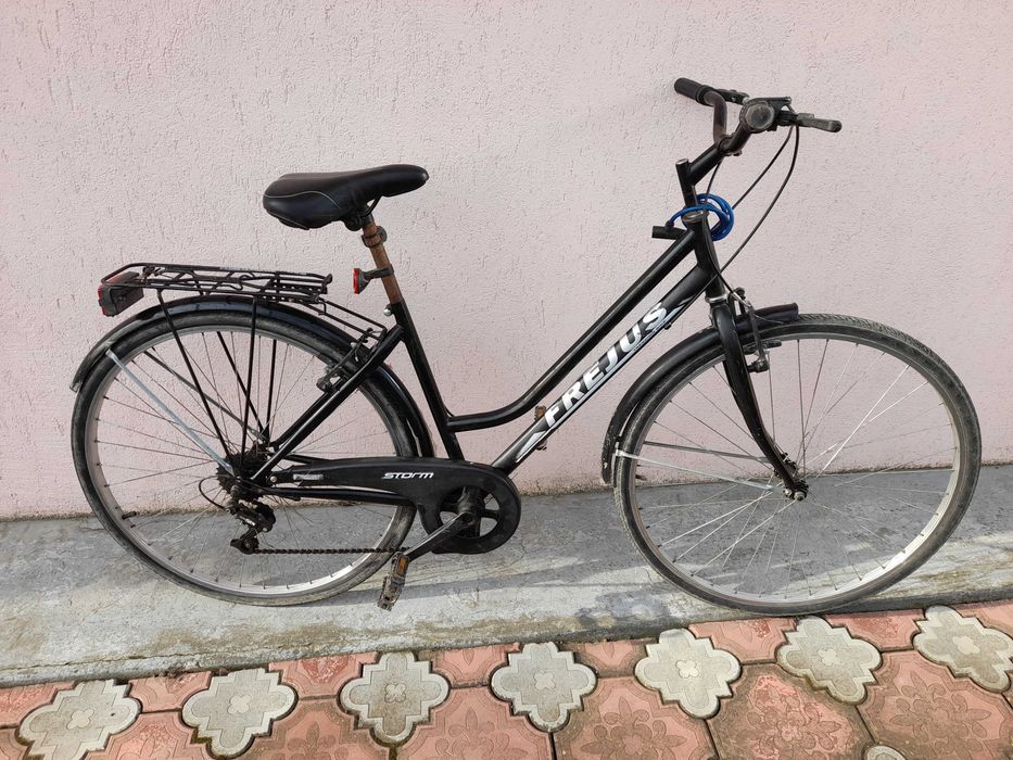 Vand bicicleta pentru adulti