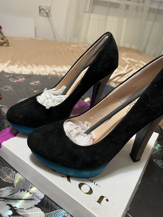 Нови дамски обувки на платформа