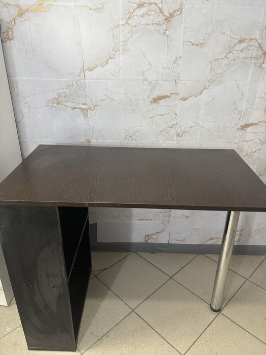 Продам маникюрный стол