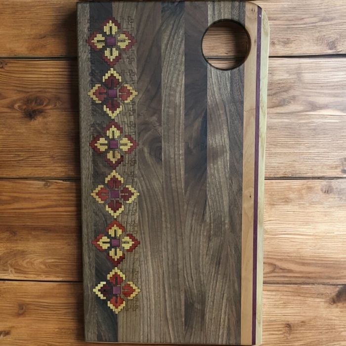 Дървени дъски за сервиране и рязане – инкрустация, смола, гравюра.