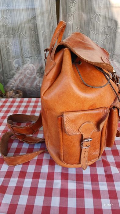 Дизайнерска раница от естествена кожа