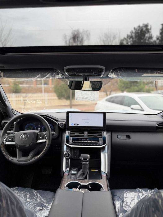 Sotuvda Toyota Land Cruiser 300  7 Mesta