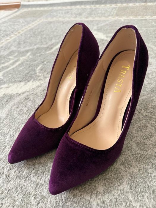 Продам почти новые туфли и ботинки по 5000тг