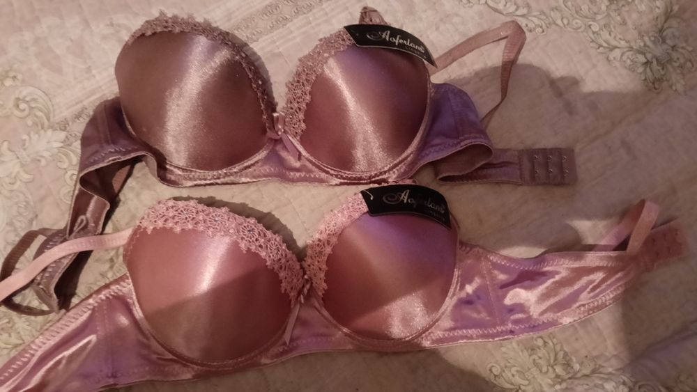 Продам 2 бюстгалтера