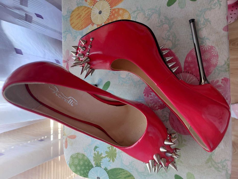 Елегантни обувки на тънък ток