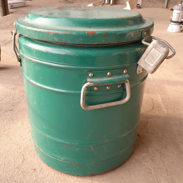 Термос столовый. Предназначен для горячих блюд