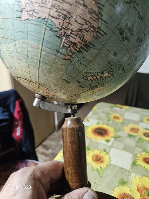 Glob pământesc  de Epoca