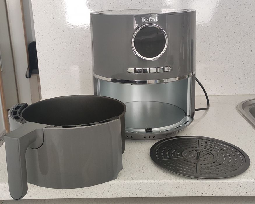 Уред  за готвене  с горещ въздух TEFAL ULTRA FRY EY111B15
