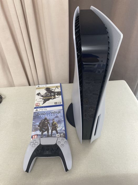 Приставка PS 5 в идеальном состоянии. Геймпад +2 игры