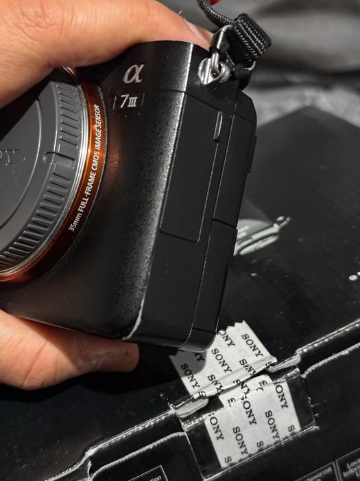 Sony A7 iii Body + обектив 50mm 1.8