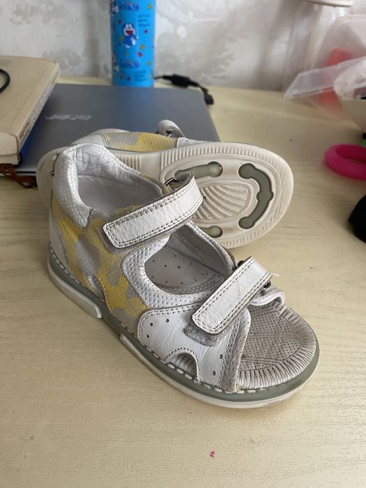 Кроссовки сандали для девочки продам