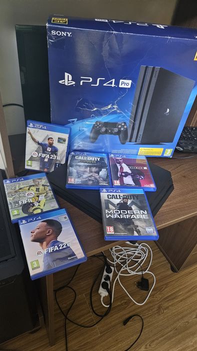 Ps4 pro 1TB 2 joystick uri + 6 jocuri