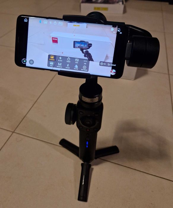 Стабилизатор за смартфони-Гимбал- Zhiyun-Tech SMOOTH 4