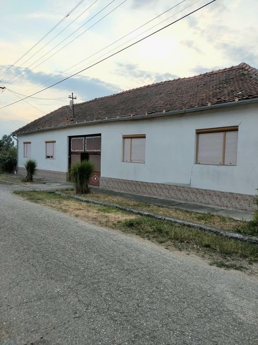 Vând casă + 675 mp teren in Loc Nermis,  Com Archis, Jud Arad