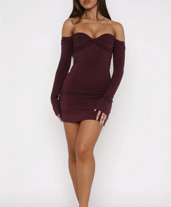 Елегантна  рокля с паднали рамене и дълъг ръкав