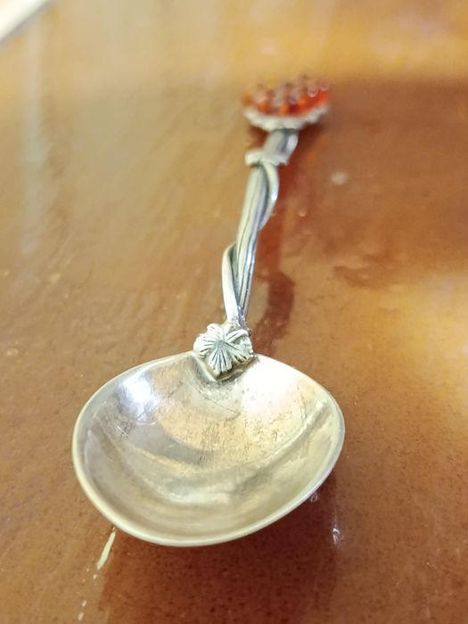 Серебряная чайная ложка с янтарем. СССР