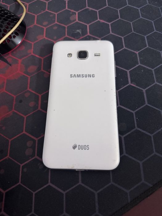 Продам телефон Samsung Galaxy J 3