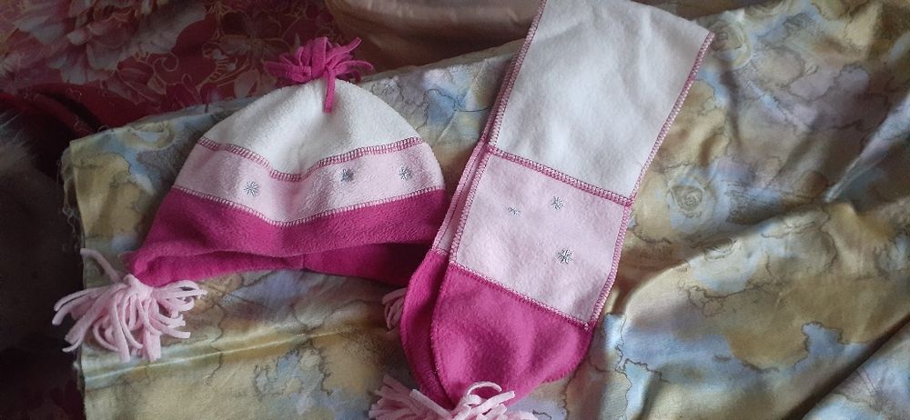 Продам детские костюмы и шапочки