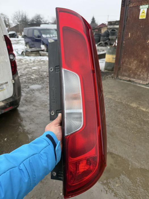 Stop Tripla Lampa  Dreapta Spate Fiat Doblo 2 Originala cu soclu!