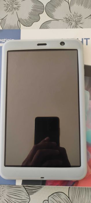 Хонор  х6б 2сим карти 4+4рам