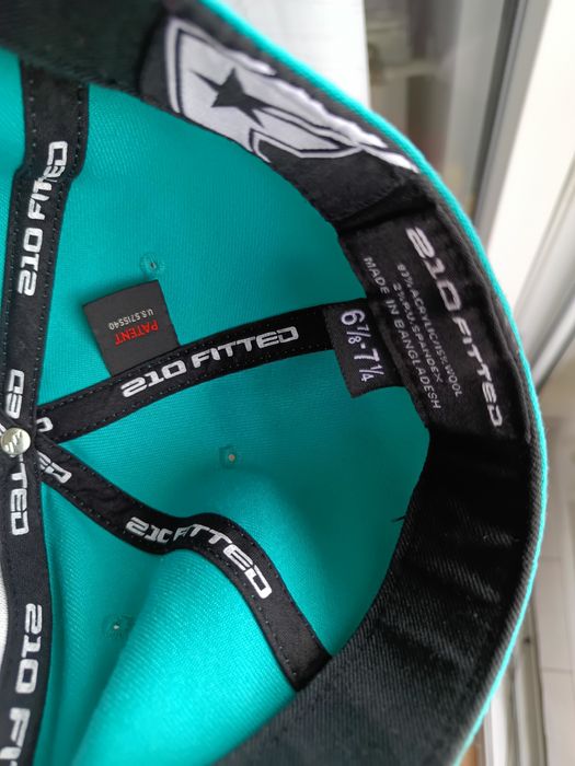 Sapca Famous Star and Straps