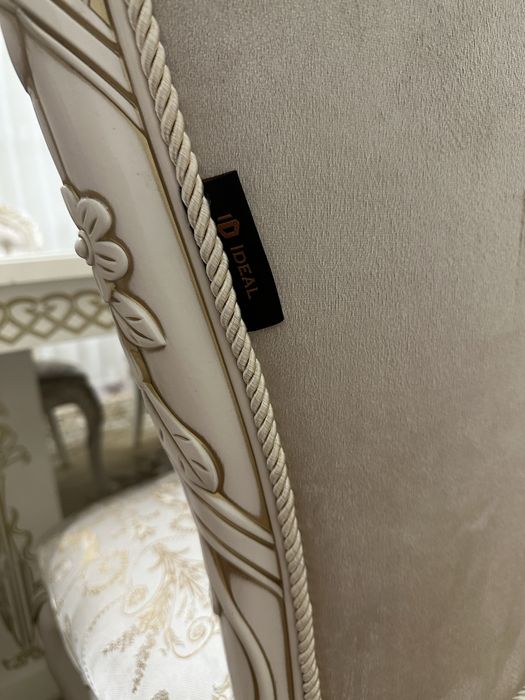 Стол және стулья сатылады